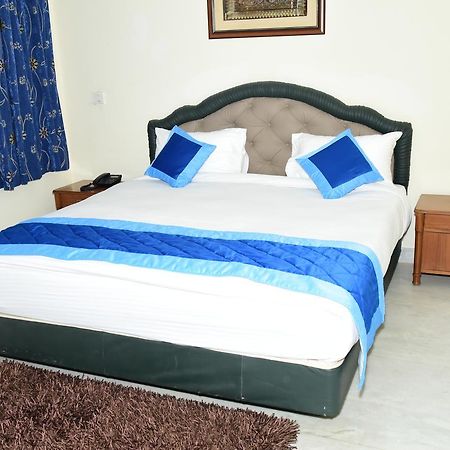 The Mayflower Hotel Gurgaon Dış mekan fotoğraf