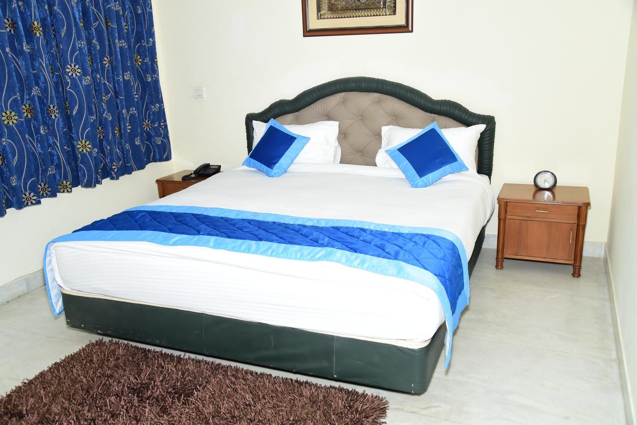 The Mayflower Hotel Gurgaon Dış mekan fotoğraf