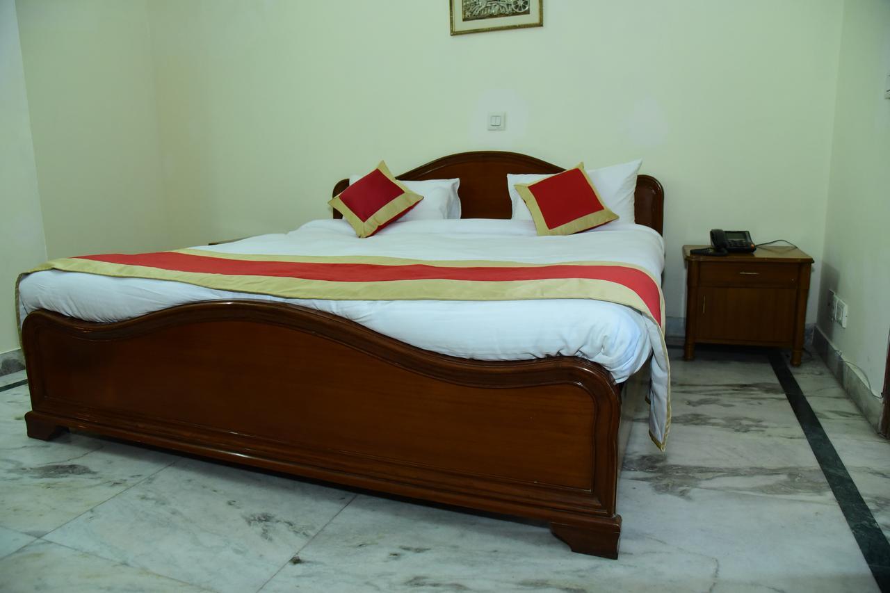 The Mayflower Hotel Gurgaon Dış mekan fotoğraf