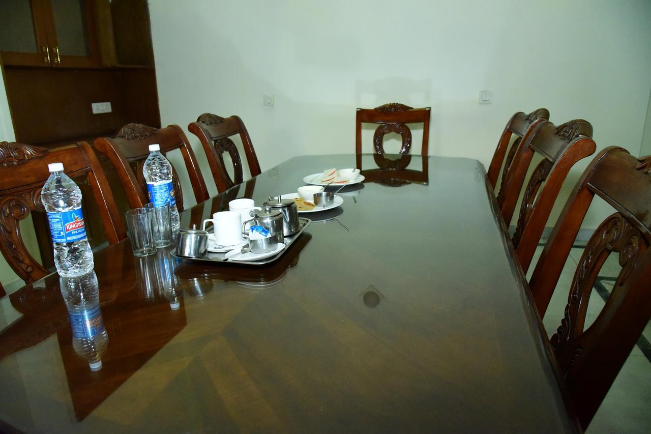 The Mayflower Hotel Gurgaon Dış mekan fotoğraf