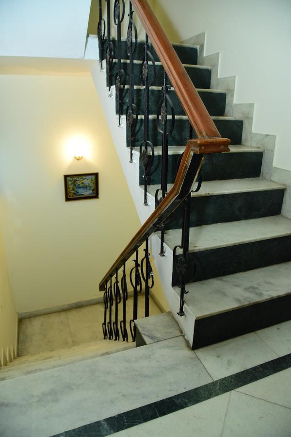 The Mayflower Hotel Gurgaon Dış mekan fotoğraf