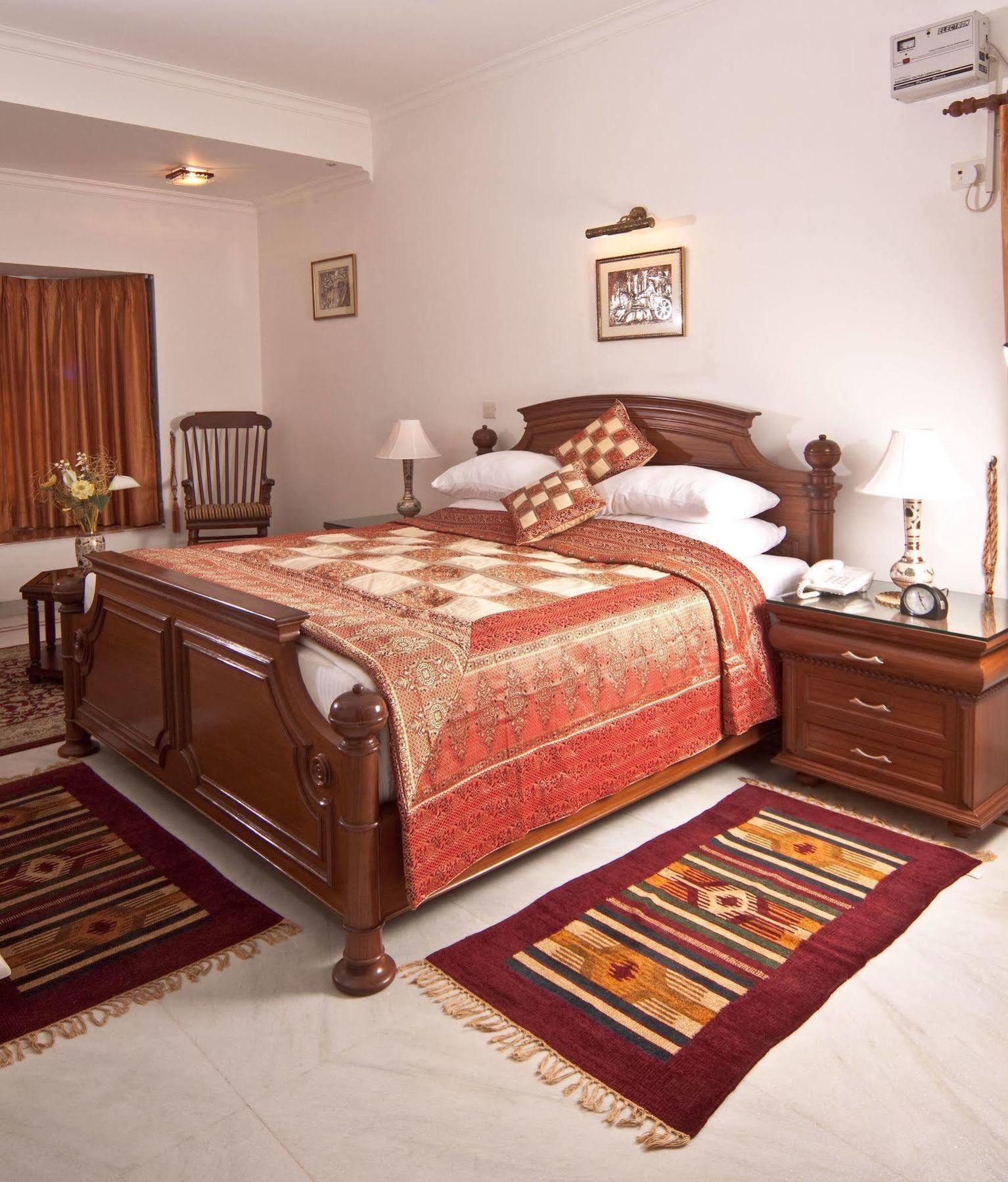 The Mayflower Hotel Gurgaon Dış mekan fotoğraf