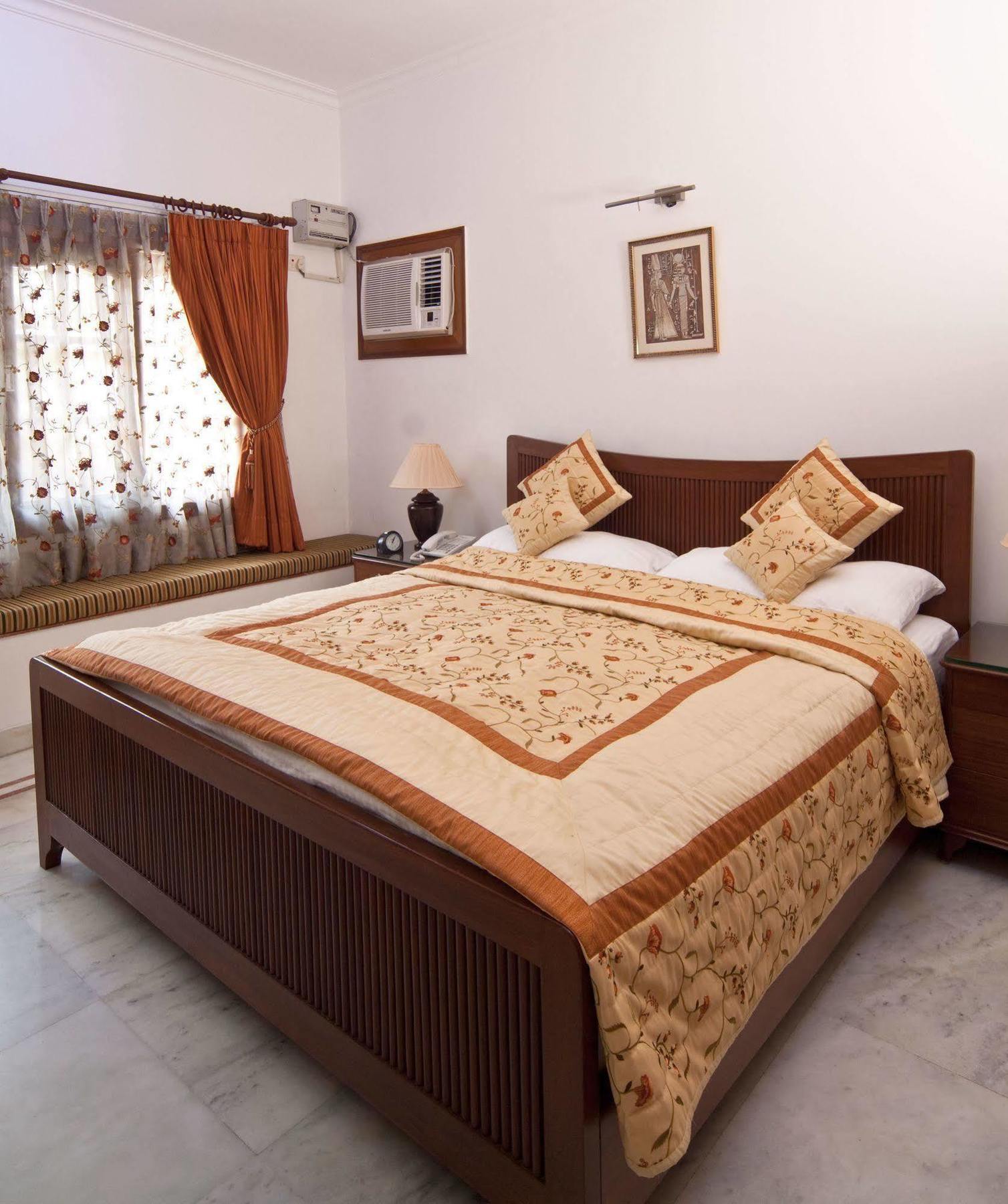 The Mayflower Hotel Gurgaon Dış mekan fotoğraf
