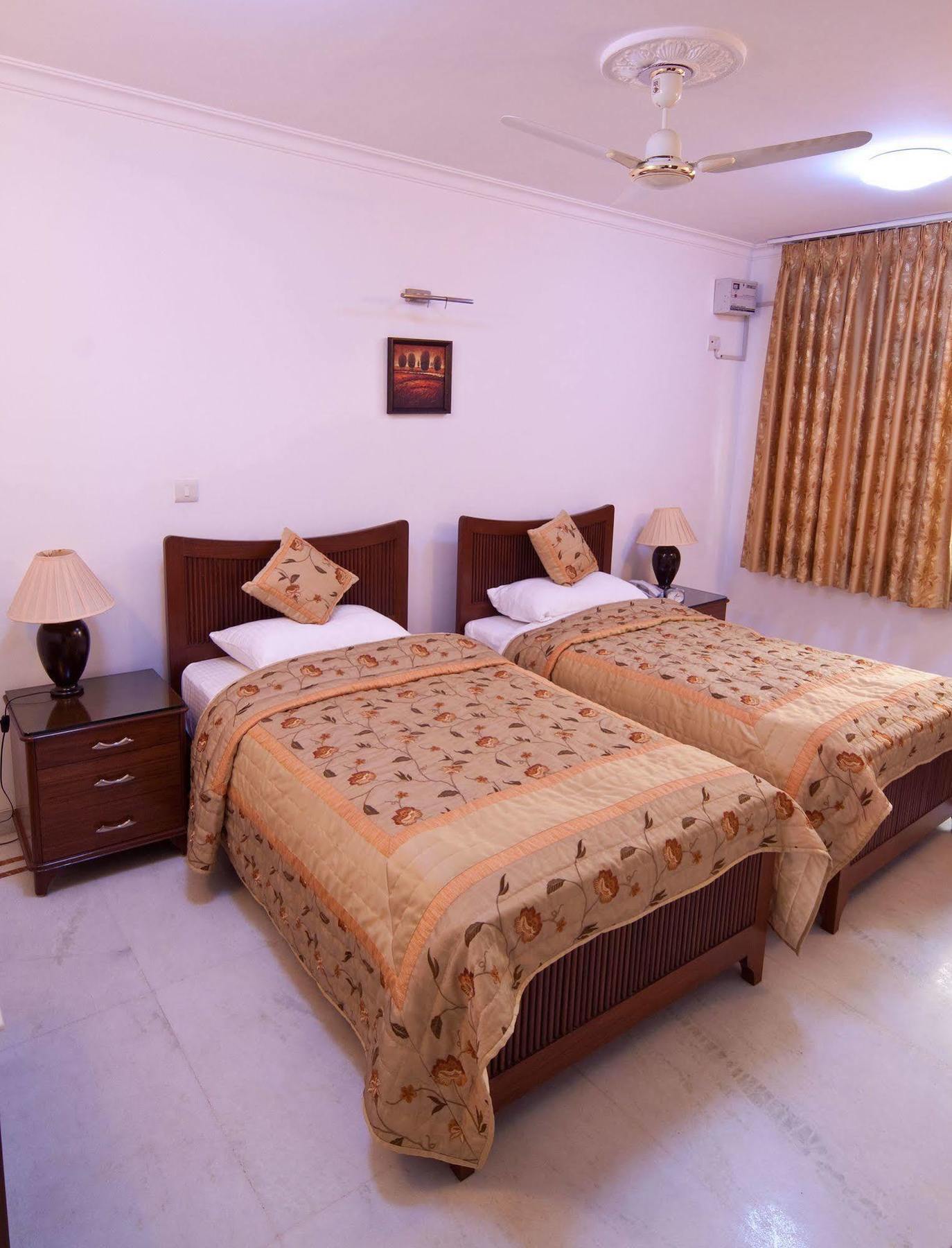 The Mayflower Hotel Gurgaon Dış mekan fotoğraf