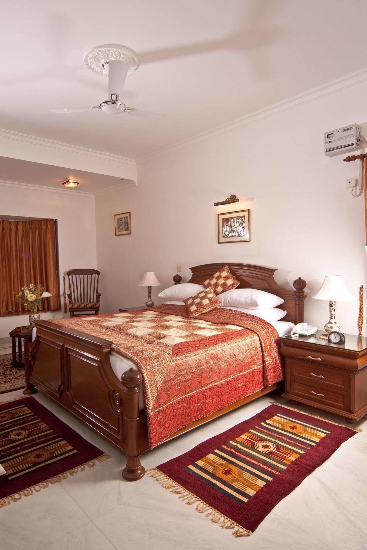 The Mayflower Hotel Gurgaon Dış mekan fotoğraf