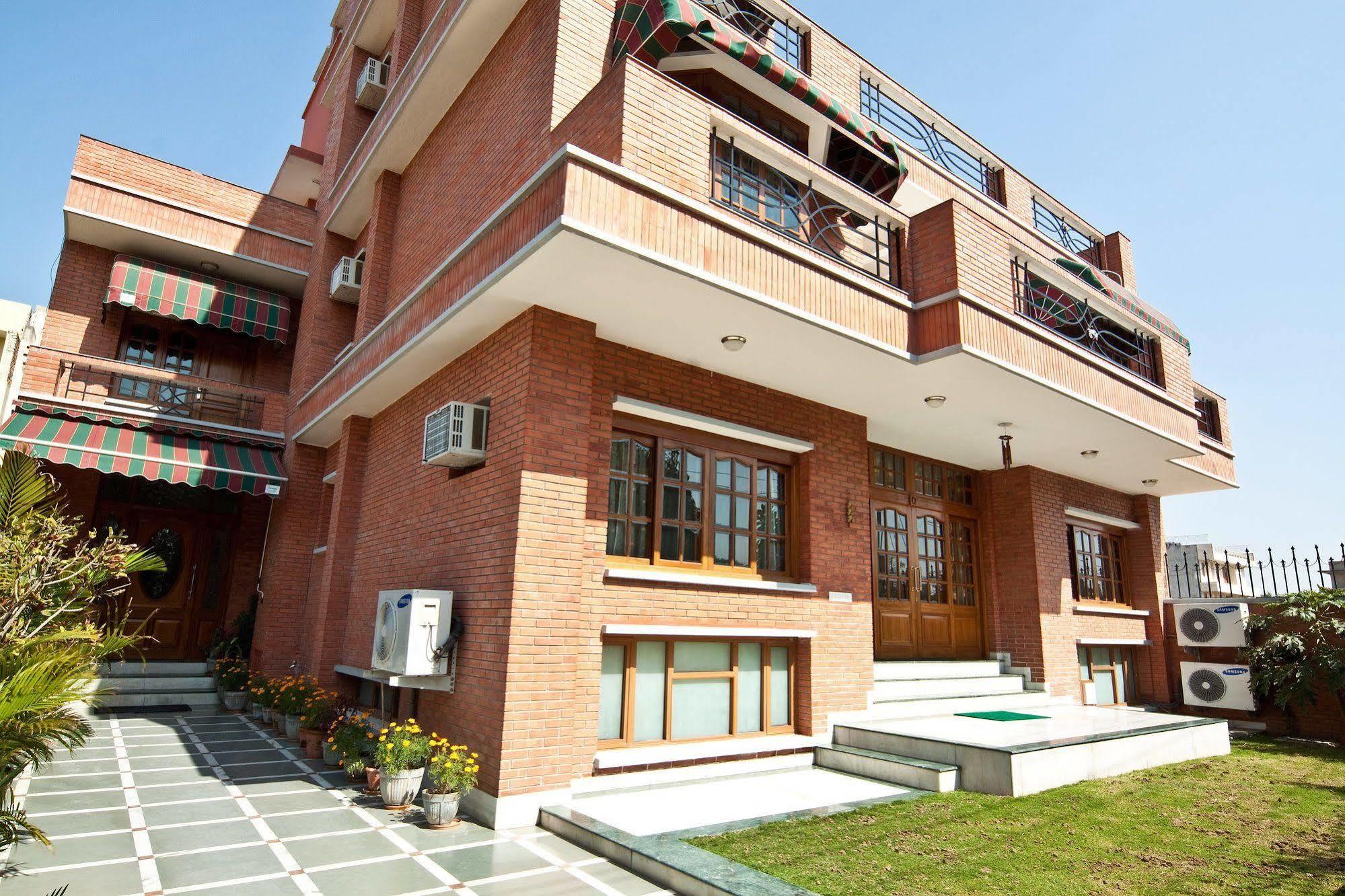 The Mayflower Hotel Gurgaon Dış mekan fotoğraf