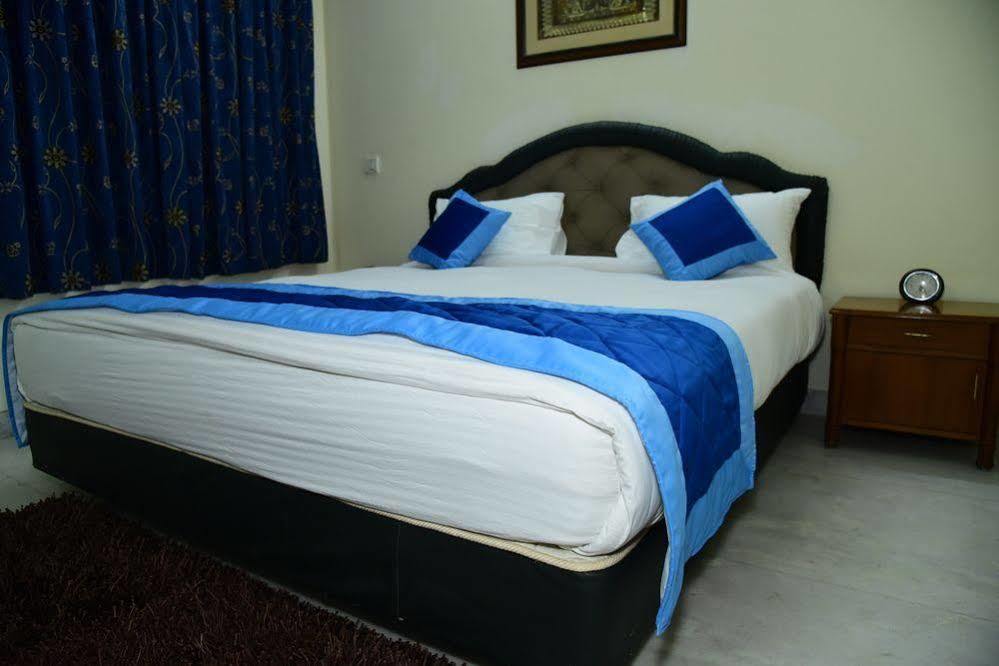 The Mayflower Hotel Gurgaon Dış mekan fotoğraf